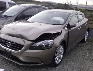 ボルボ　Ｖ４０　我孫子市　事故車　廃車